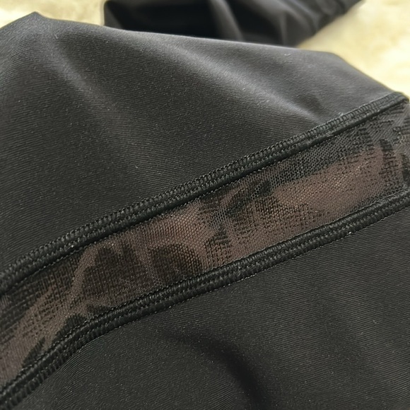 Lululemon Black Mesh Side Legging - Picture 9 of 12